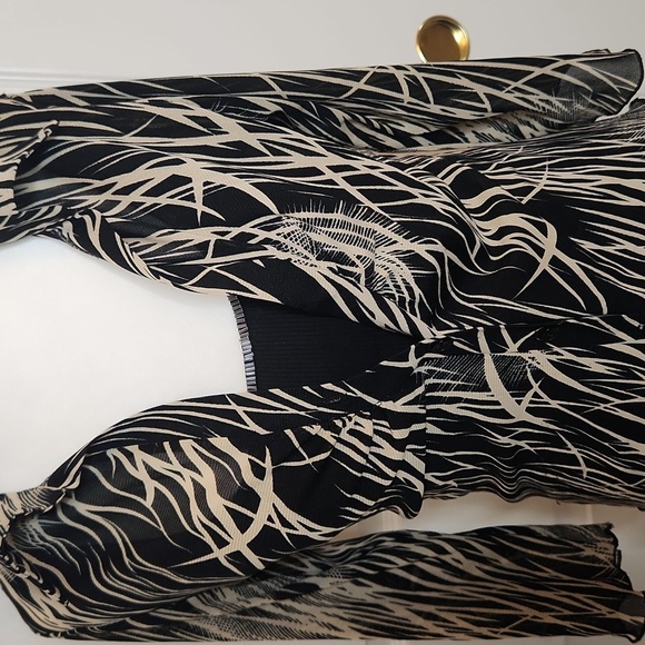 JTLA California Women's Black and Cream/Tan Monotone Forest Print Top Size SP - Picture 4 of 12